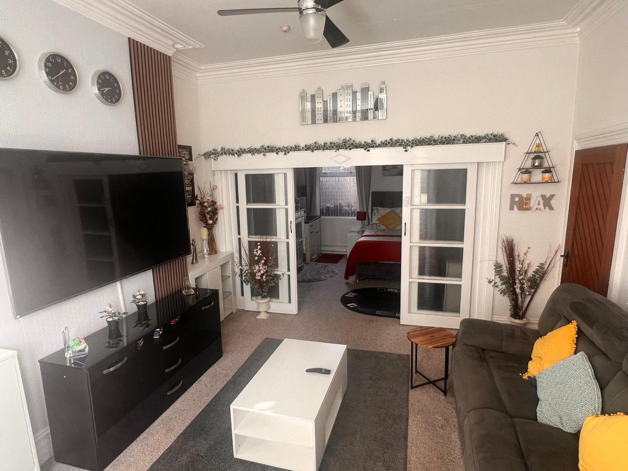 Victoria House - Self Catering Quiet Guesthouse - Adult Singles And Couples Only แบล็คพูล ภายนอก รูปภาพ
